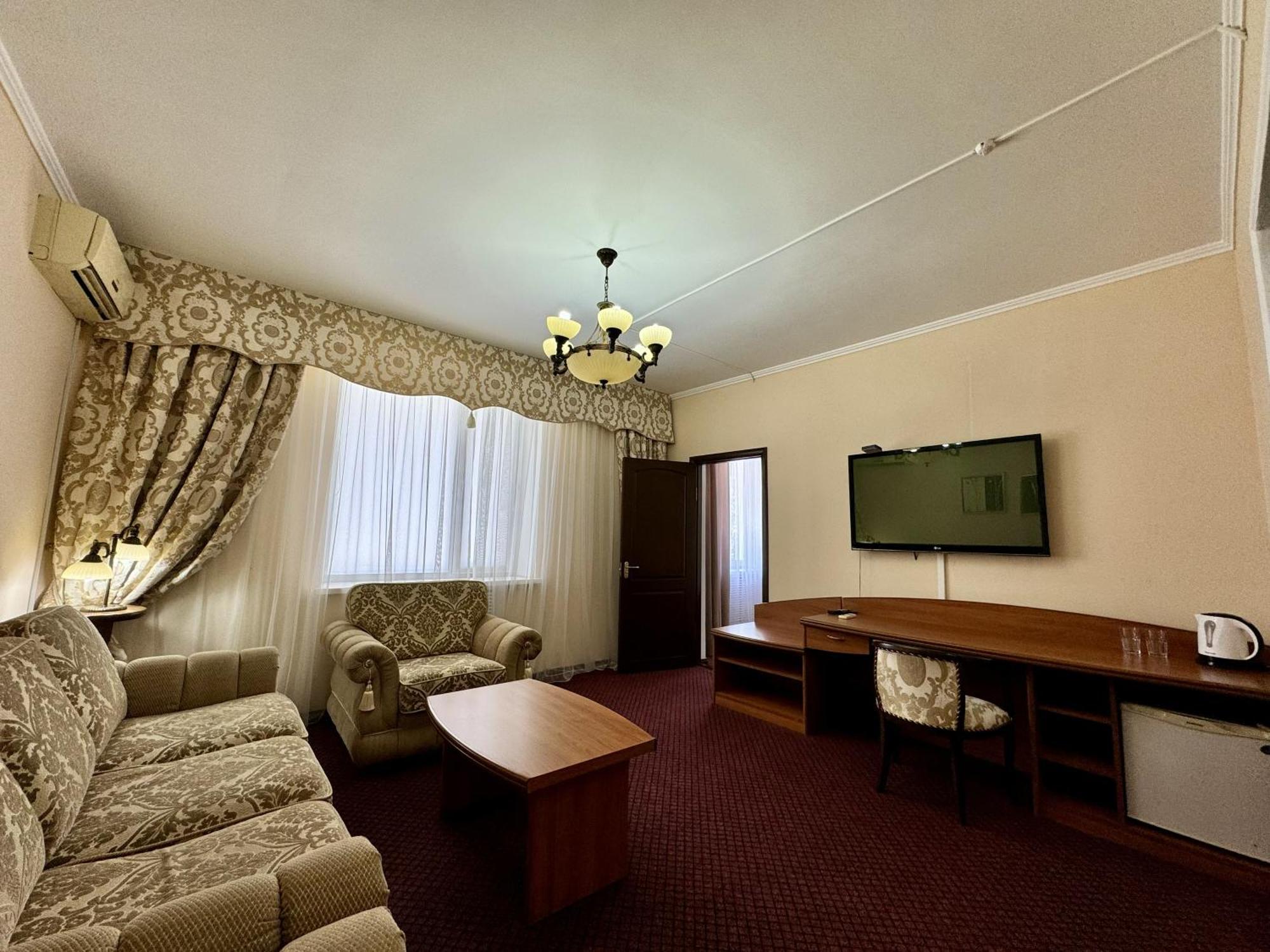 Hotel Zhambyl Taraz Exteriér fotografie