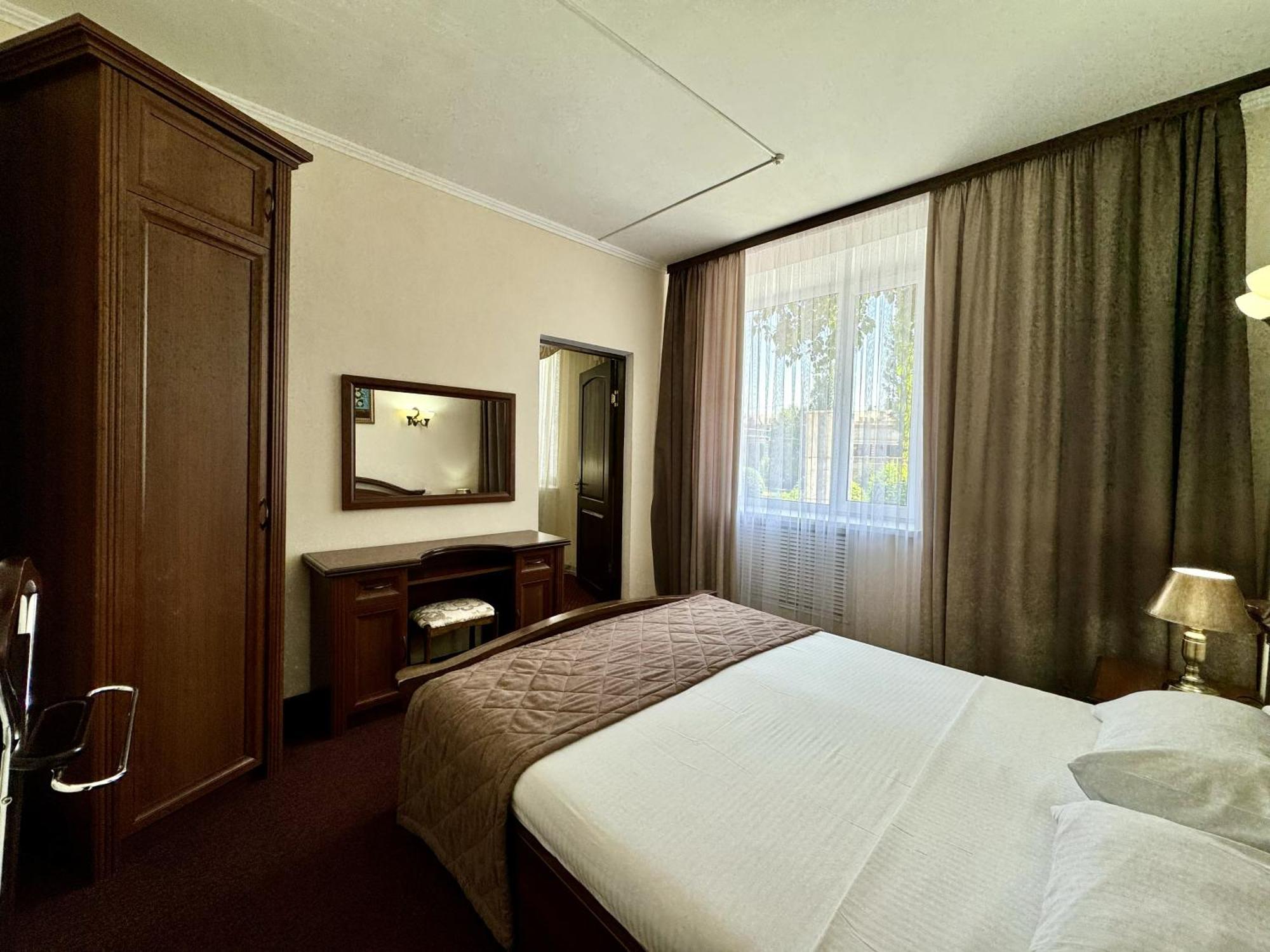 Hotel Zhambyl Taraz Exteriér fotografie
