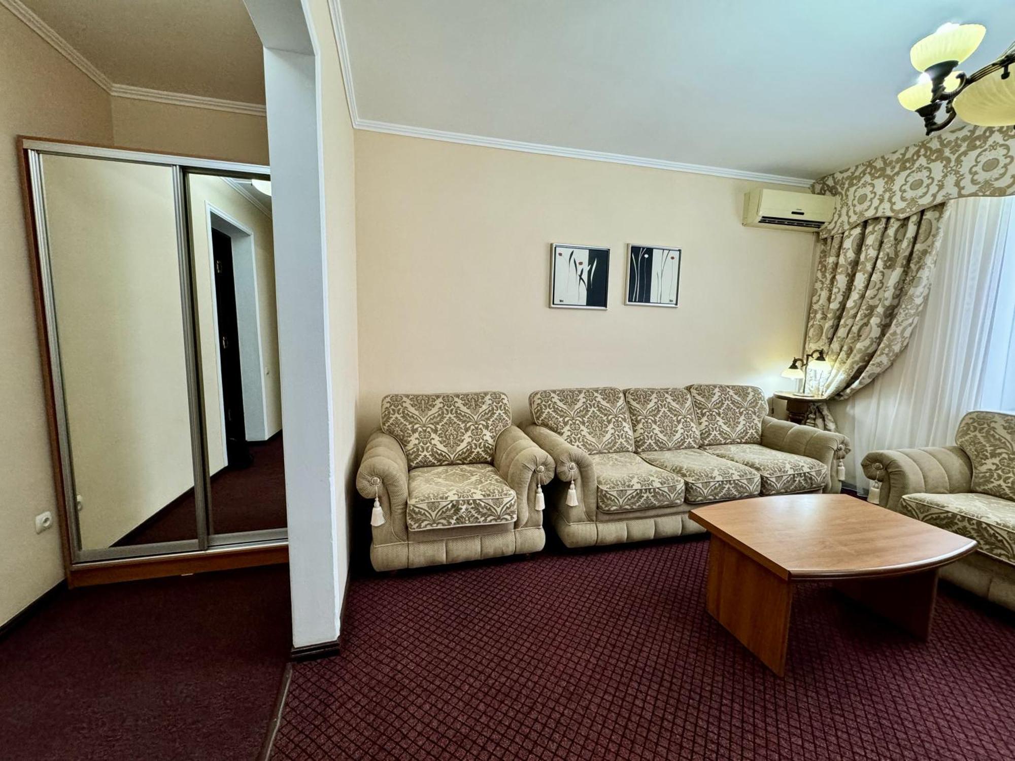 Hotel Zhambyl Taraz Exteriér fotografie