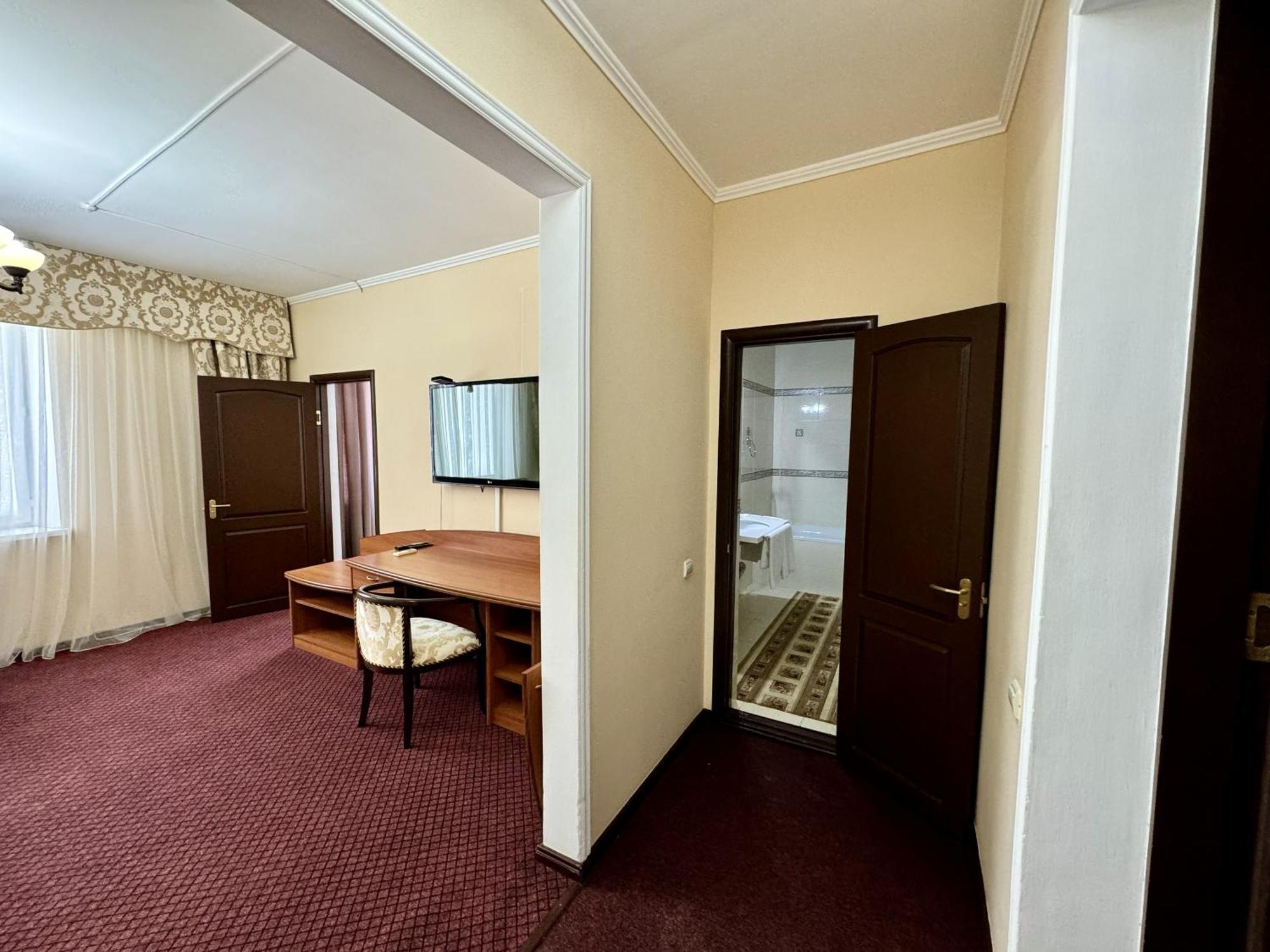 Hotel Zhambyl Taraz Exteriér fotografie