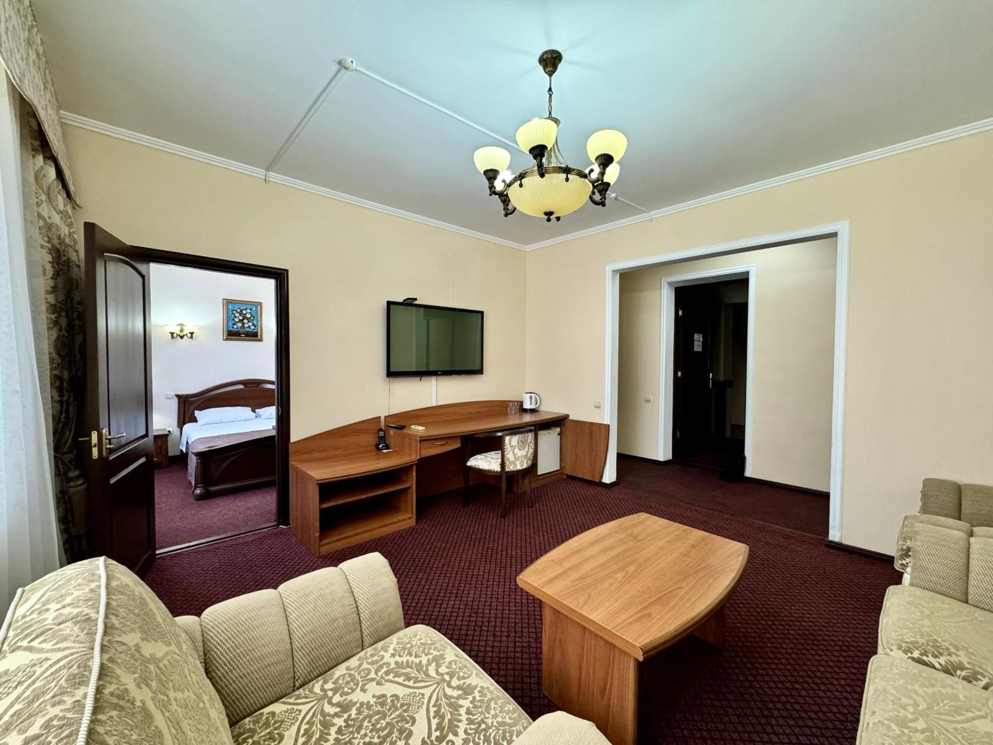 Hotel Zhambyl Taraz Exteriér fotografie