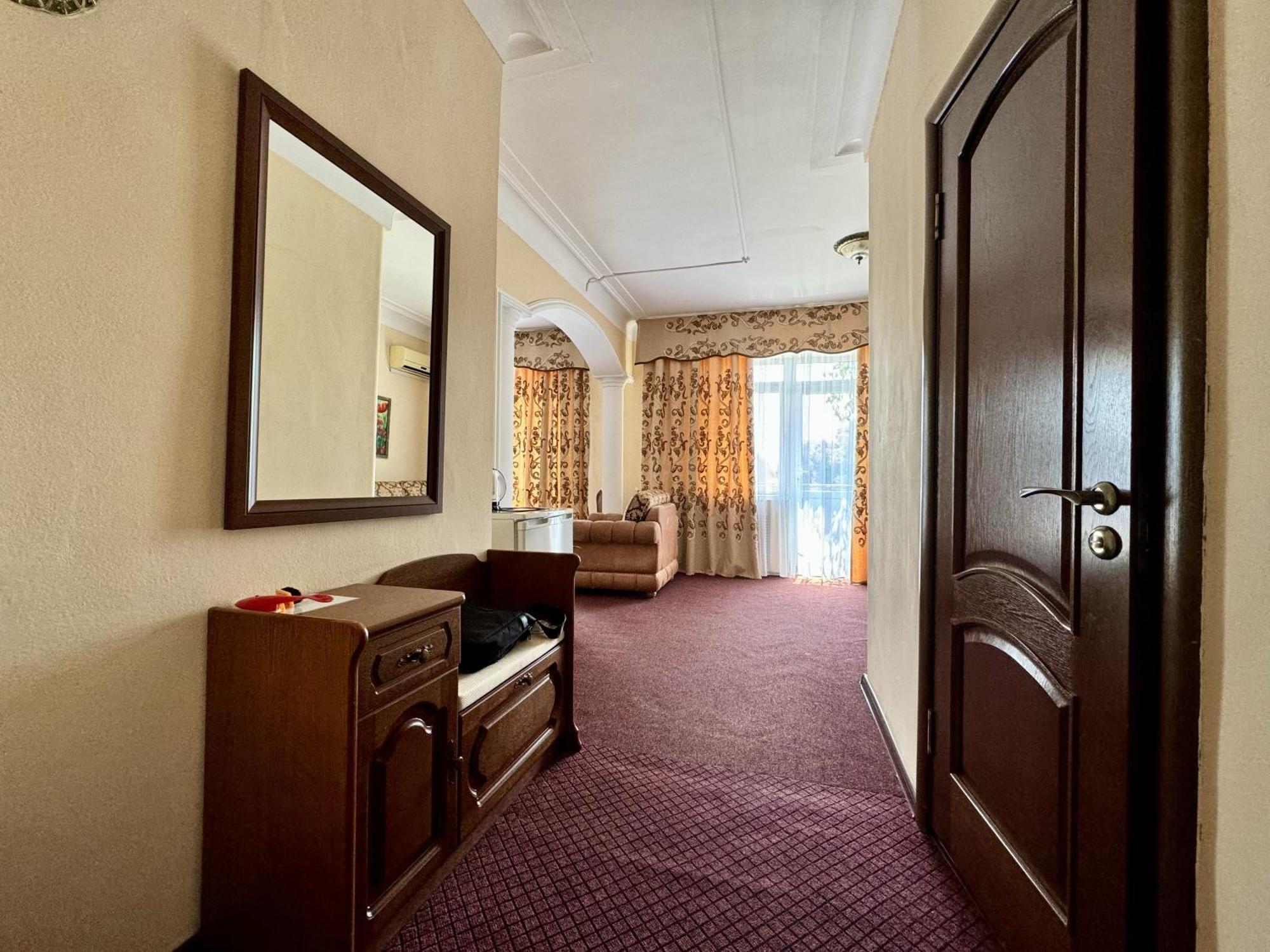 Hotel Zhambyl Taraz Exteriér fotografie