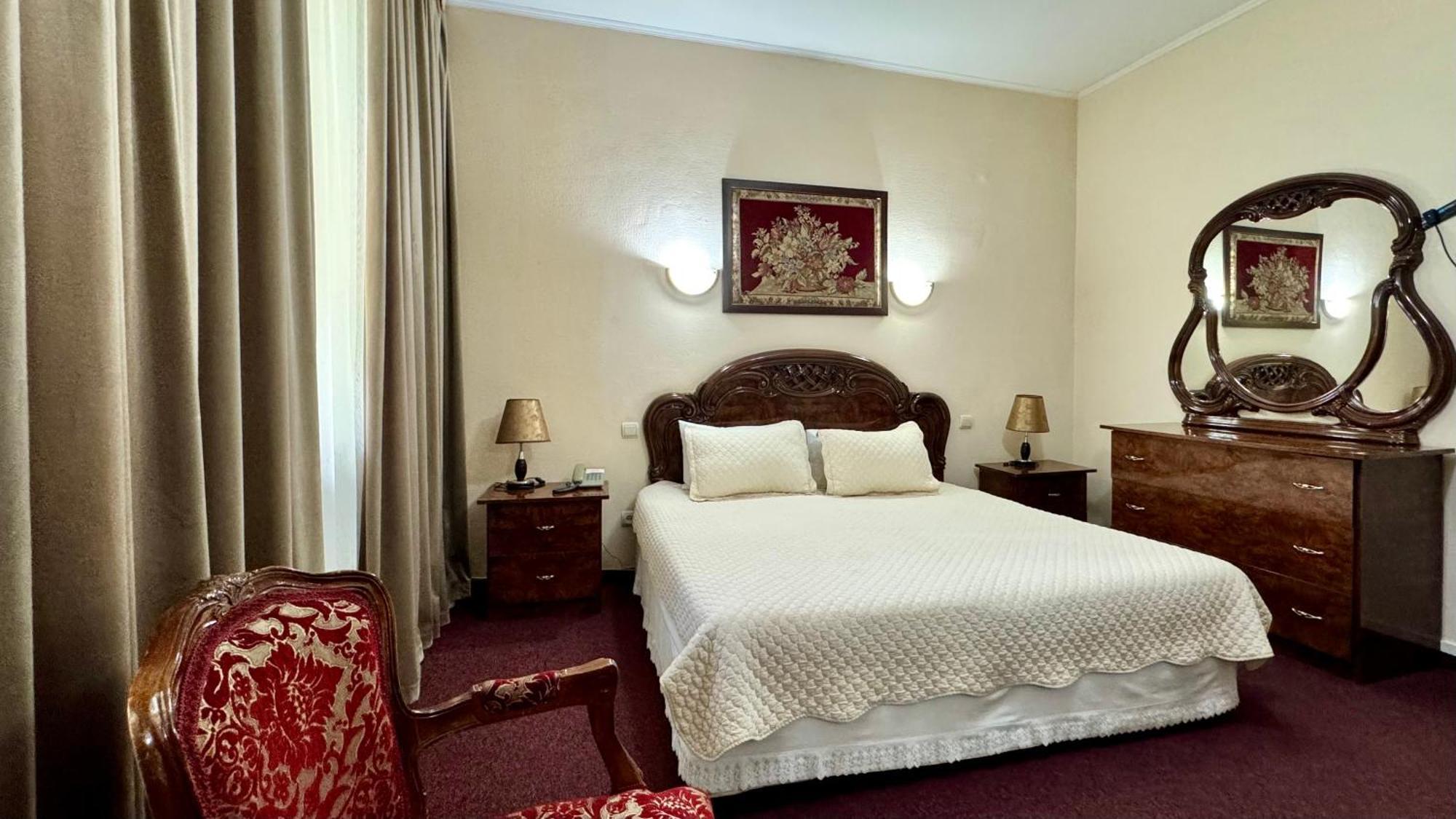 Hotel Zhambyl Taraz Exteriér fotografie